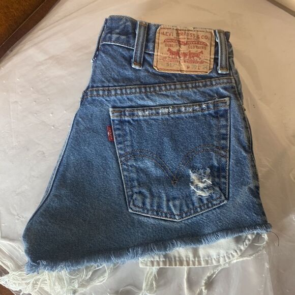 Levi’s High Waist Cut Off Distressed Jean Shorts - Picture 1 of 11